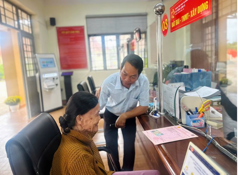 Chính quyền phục vụ, kiến tạo niềm tin: Từ nụ cười của cụ bà 83 tuổi đến dấu ấn quý I năm 2026 tại xã Bảo Lâm 5